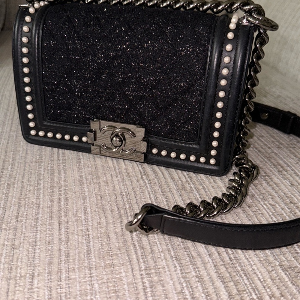 CHANEL Black and Silver Crossbody Bag with Chain Strap - Picture 2 of 11
